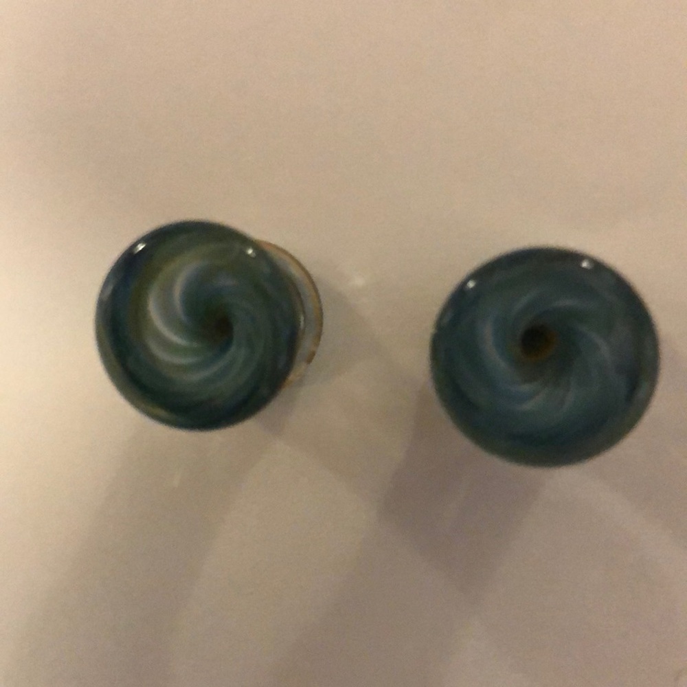 Blue/Green Glass Vortex ear plugs from Nirvana Glass Mods. Size 00 gauge.